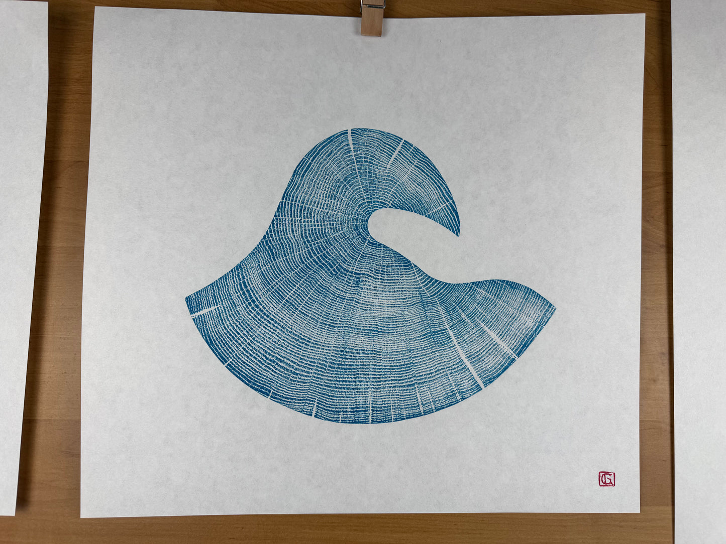 GrilloWoodPrint aus Eichenholz, handgedruckt mit einer blauen Relief ink Mischung
