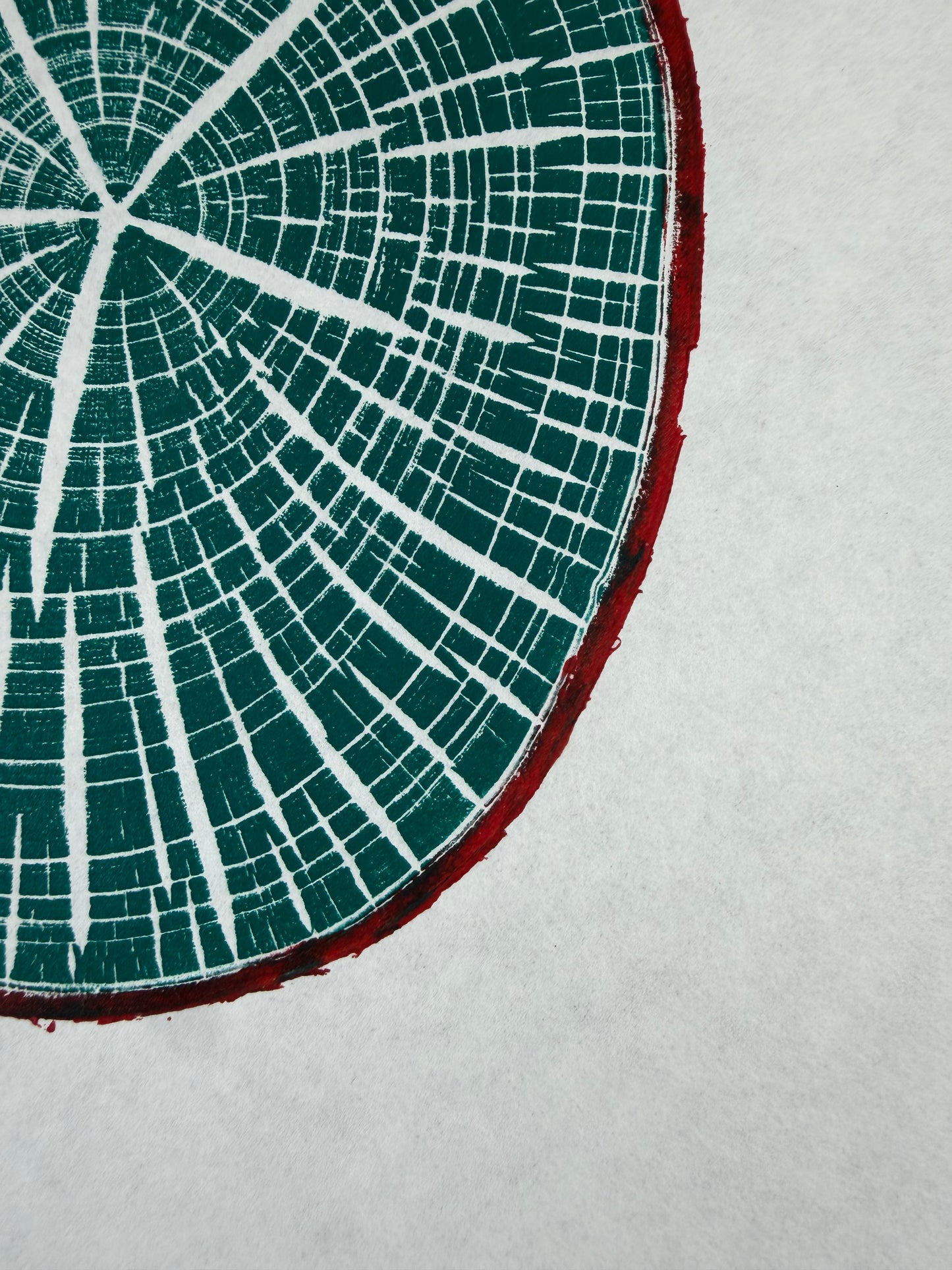 GrilloWoodPrint aus Kirschholz, handgedruckt mit einer blau roten relief ink Mischung.