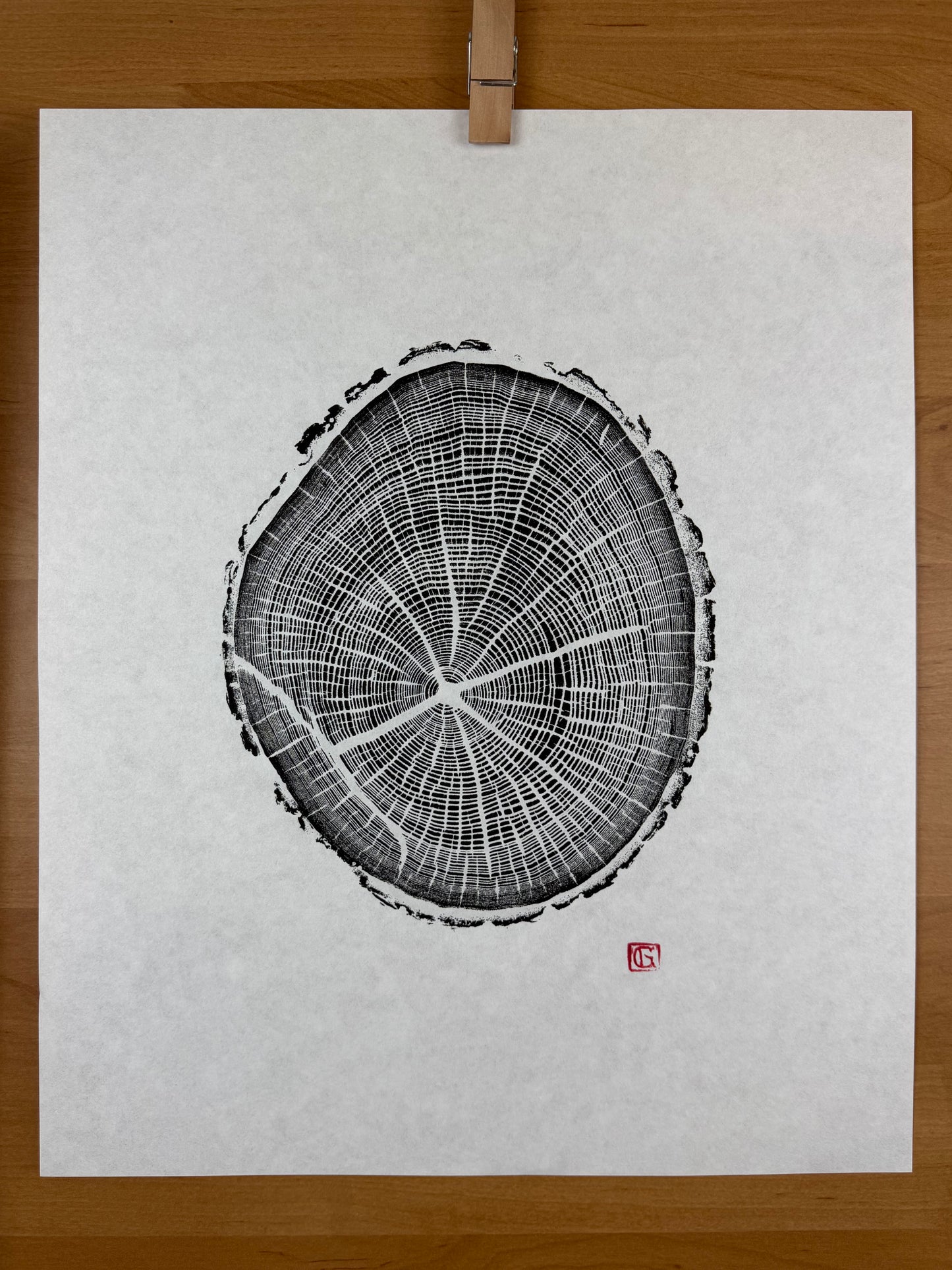 Schwarz und weiß GrilloWoodPrint aus Eichenholz, handgedruckt mit einer schwarzen Relief-Ink-Mischung auf hochwertigem Papier.
